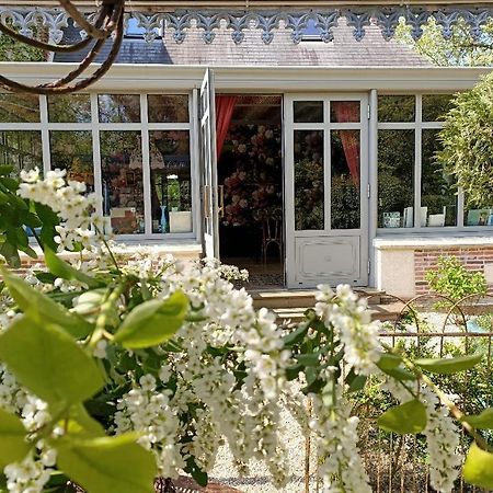 Un Parfum De Violette Acomodação com café da manhã Fourneville Exterior foto